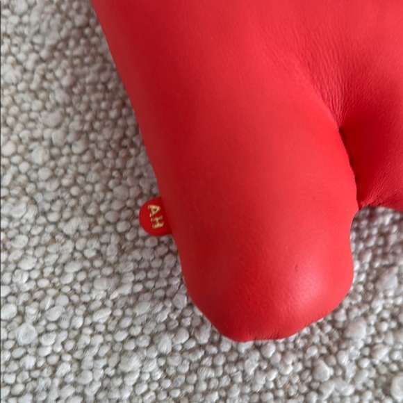 Red Cloud-Shaped Keychain - Picture 3 of 4